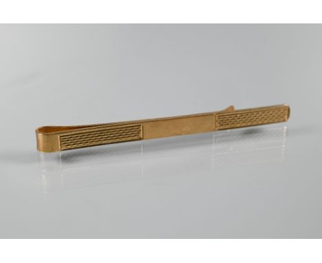 A 9ct yellow gold tie slide with engine turned decoration, approx 2.5g 