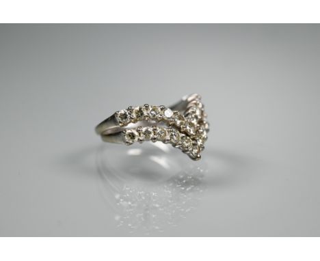 A pair of diamond set wishbone shape rings, 18ct white gold set, size M (2) 