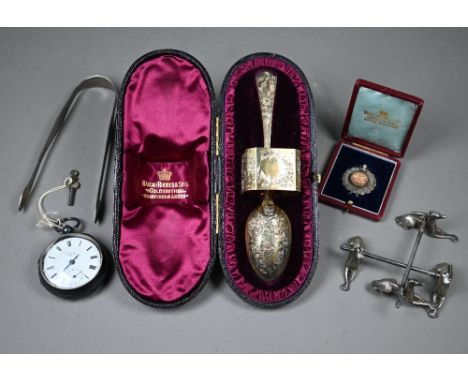 A Victorian cased silver gilt Christening spoon and napkin ring with foliate engraved decoration, Wakely &amp; Wheeler, Londo