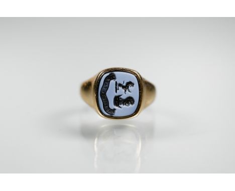 A 9ct yellow gold signet ring with inset hardstone intaglio, size L 