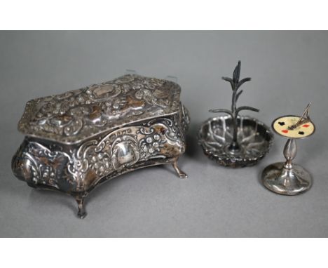 An Edwardian silver trinket box, Birmingham 1905, to/w a ring-tree, Birmingham 1907 and a novelty bridge trumps-marker as a m