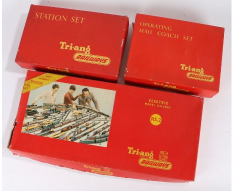 Tri-ang OO gauge model railway, to include RS.2 electric model railway set, station set and accessories (qty)