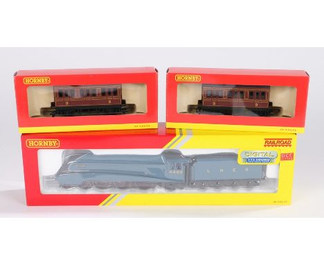 Hornby engine R339 "Mallard" L.N.E.R. class A4 4468 with sound, two R468 LMS 4 wheel coaches (3)