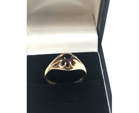 Vintage 9ct gold garnet ring weight 3g