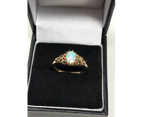 9ct Gold Opal  Ring (2g)