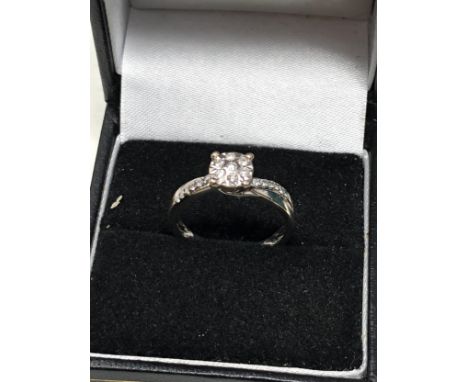 9ct White Gold Diamond Ring (2.6g)