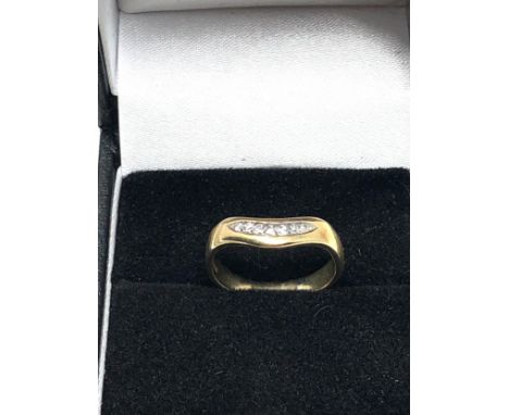 9ct Gold Diamond Ring (2.2g)