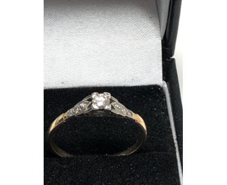 9ct Gold Diamond Ring (1.6g)