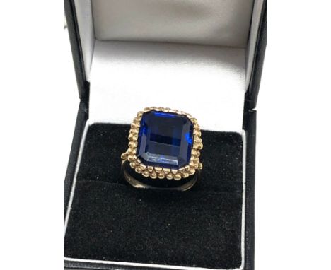 9ct Gold Vintage Blue Synthetic Spinel Cocktail Ring (7g)