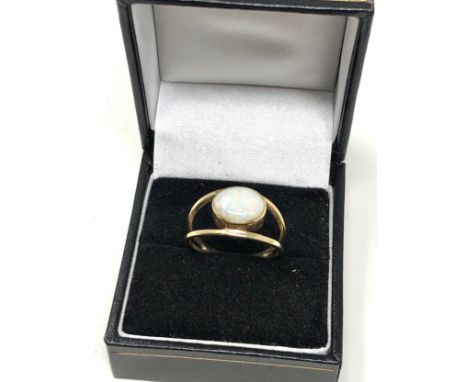 9ct Gold Opal  Ring (3.1g)