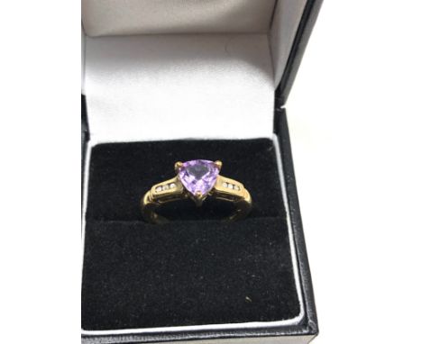 9ct gold amethyst &amp; diamond ring weight 3.5g