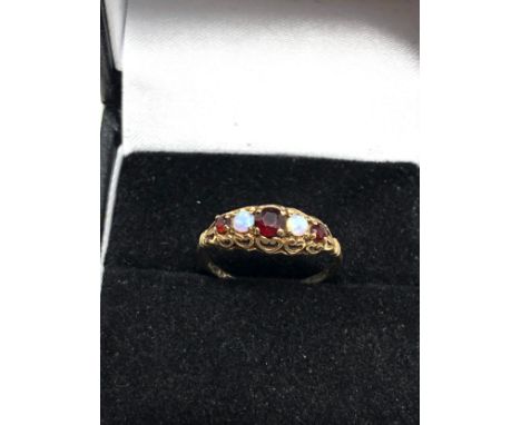 9ct Gold Vintage Garnet &amp; Opal Ring (1.2g)