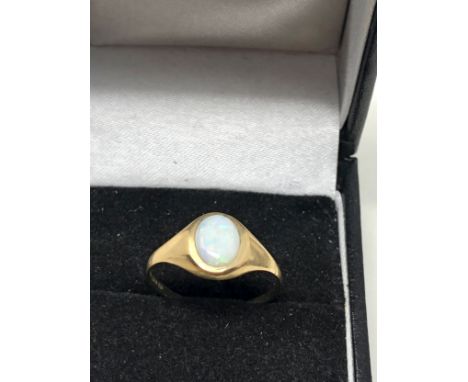 9ct Gold Opal Ring (1.4g)