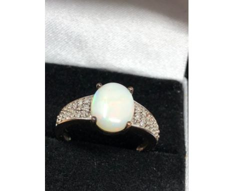 9ct gold opal &amp; diamond ring weight 2.7g