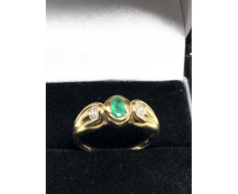 9ct gold Emerald &amp; diamond ring weight 2.5g