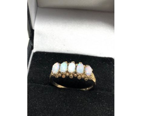 9ct Gold Vintage Opal Ring (2g)