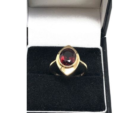 9ct Gold Garnet Ring (3.6g)