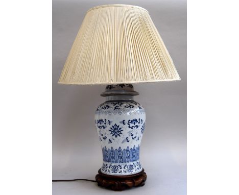 A large Chinese lamp, blue and white jar with lid (converted) with shade, 45cmH (vase only)