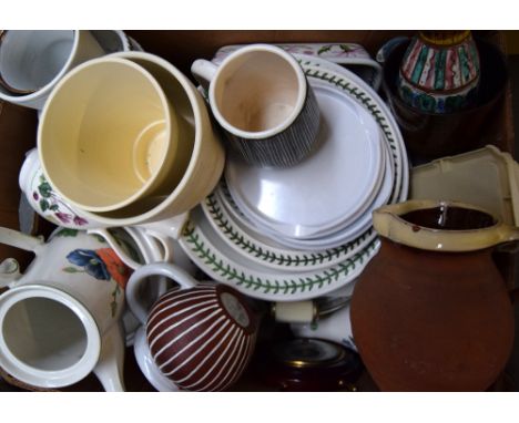 A lot of ceramics to include an earthenware jug with cream painted rim, a number of dinner plates with green leaf decorative 