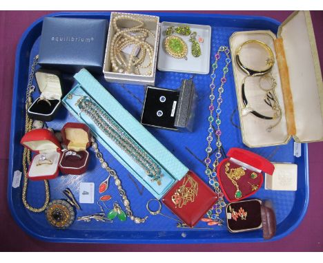 A Mixed Lot of Assorted Costume Jewellery, including imitation jade and coral, wide diamante bracelet, imitation pearls, dres