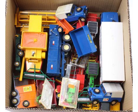 Tray containing a collection of Britains, Corgi, ERTL and similar scale farming diecast and models to include Britains New Ho