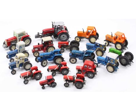 18 various mixed scale Britains 1/32nd and ERTL diecast farming miniatures to include Massey Ferguson 2680 Tractor, Massey Fe