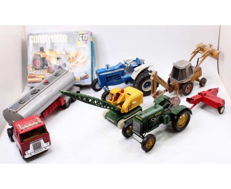 A collection of large scale ERTL Gama and Constructo related model tractors and kits to include a Case 1986 580E Sightmaster,