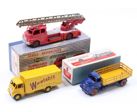 Dinky Toys diecast group of 3 comprising No. 531 Leyland Comet lorry, blue cab and chassis with yellow back and red hubs, hou