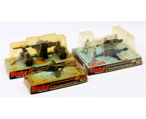 Dinky Toys bubble pack military group of 3 comprising No. 662 Static 88mm Gun with crew, slight splits to the bubble (VNMM-BG