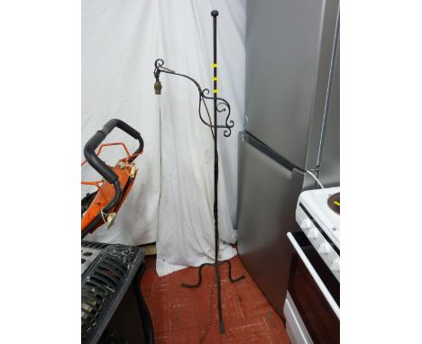 Twist metal lamp stand with tripod feet E/T