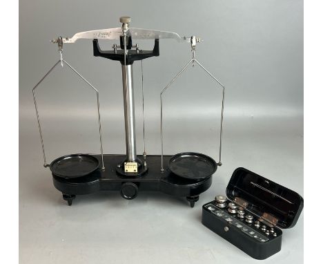 Vintage Josmemp metric scales with a complete set of weights / AN29 