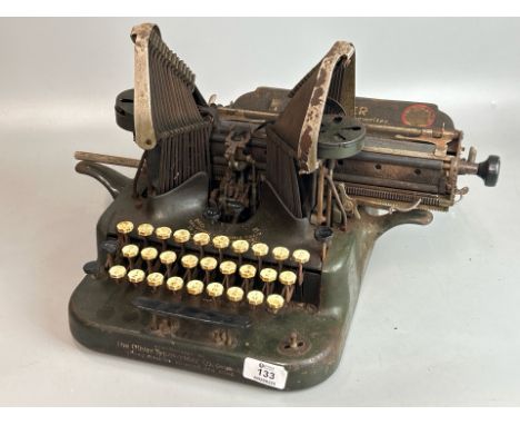 Vintage typewriter "The Oliver" no. 5, in need of restoration / AN30
