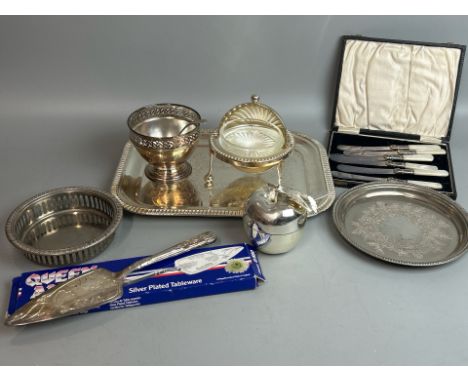 Silver plate items including tray, sauce pots, cake slice and knives / AN19