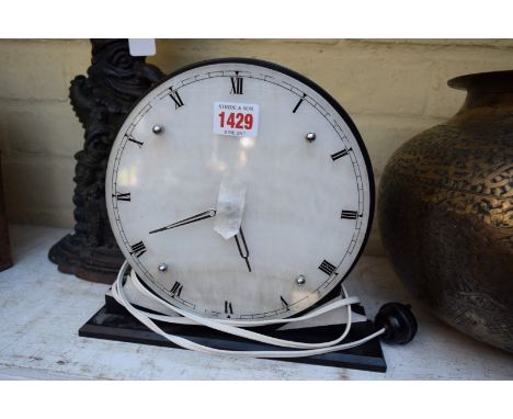 An Art Deco slate and onyx electric timepiece, 24.5cm diameter. 