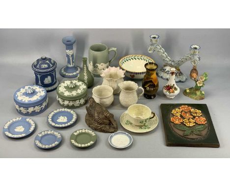 ASSORTED 20TH CENTURY BRITISH & CONTINENTAL CERAMICS including a Poole woodcock by B. Linley Adams, various pieces of Wedgwoo
