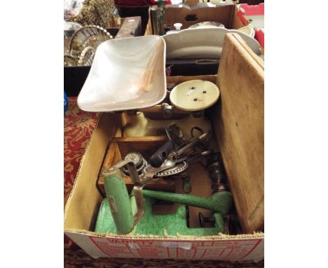A set of vintage Harrods kitchen scales and weights, a mottled green spong mincer and other kitchenalia