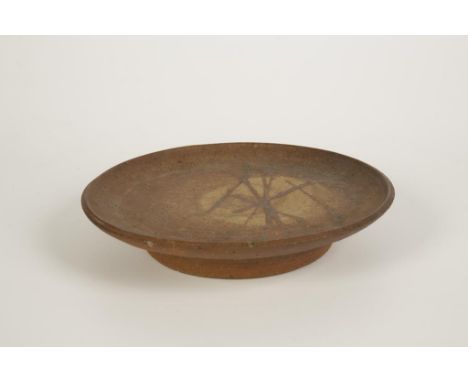•JANET LEACH (1918-1997): A ST IVES STUDIO POTTERY FOOTED DISH of circular form with cross-hatch decoration on a two-tone bro