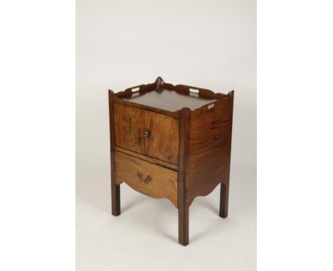 A GEORGE III MAHOGANY TRAY-TOP COMMODE with twin cupboard doors above a single drawer, 22.25" wide x 31.75" high