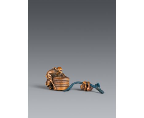Netsuke des Shōki und oni. Buchsbaum. 2. Hälfte 19. Jh.Sign.: KigyokuShōki mit Schwert in der Hand und Scheide am Rücken beug