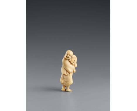 Netsuke eines vergnügten Bauers. Elfenbein. Frühes 19. Jh.Stehend und nach rechts gewandt, schultert er einen Strohbeutel, in