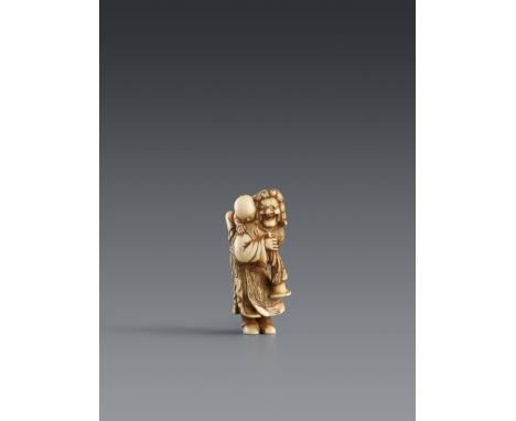 Netsuke eines Holländers mit Knabe. Elfenbein. Um 1800Stehend und nach rechts gewandt, mit der linken Hand einen großen Junge
