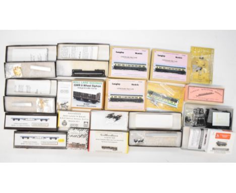 Fifteen N gauge model railway kits to include GWR twin railcar, GWR and BR etc, by Langley, Arch Laser and the N Gauge Societ