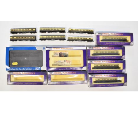 Five Dapol GWR N gauge model railway B Set coach sets, all in original boxes.