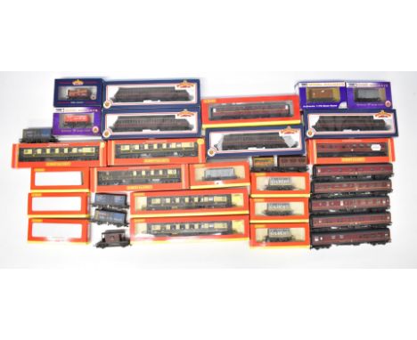 A collection of over thirty 00 gauge model railway rolling stock to include Hornby, Bachmann and Dapol, many in original boxe