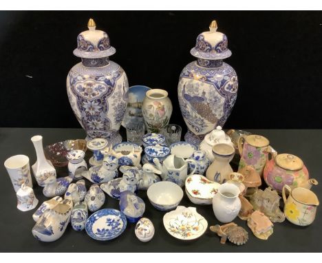 An Aynsley just Orchids pattern jar, vase, bell, trinket dish etc;  Royal Albert Old Country Rose heart trinket box;  Chinese