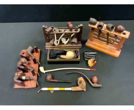 Tobacciana and Smoking Interest - a Meerschaum pipe, the bowl as Robin Hood;  others pottery caricature masks; twin bowl pipe