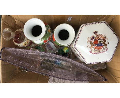 A mixed lot of ceramics to include an octagonal Chinese armorial tea caddy, 4 character marks to base, together with various 