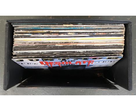 A lot of vinyl 12" singles, mostly rap, to include D-Mob, 50 Cent, Fat Joe, Fabolous Baby, Jay-Z, Sean Paul, R Kelly, etc, in