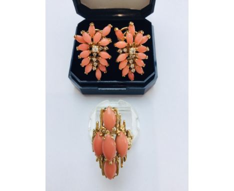 A ladys 14ct yellow gold coral ring, set with 5 x oval cabochon coral stones. Ring weighs 6.6 grams, finger size K. Together 