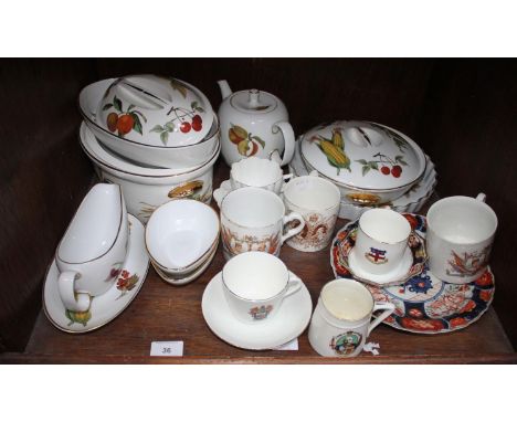 SECTION 36.  Worcester 'Evesham' pattern dinner wares including a flan dish, two tureens and covers, two avocado dishes, teap